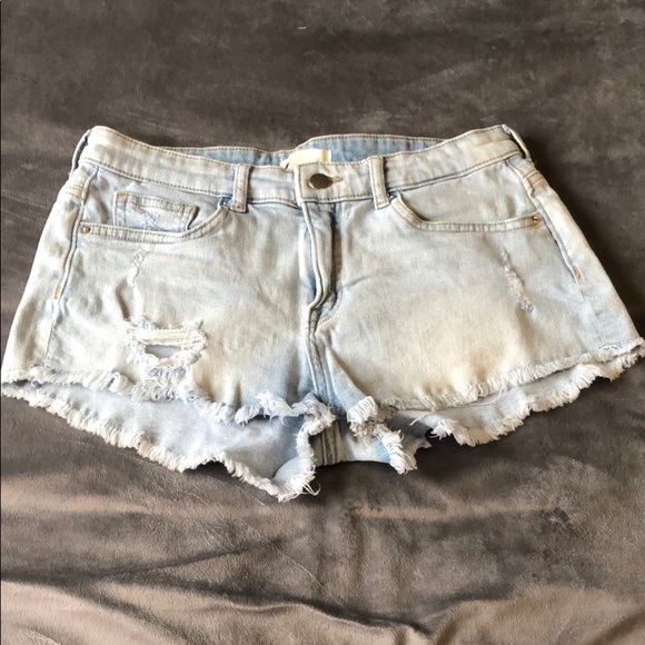 H&M Shorts - Picture 2 of 3
